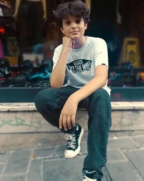 <p>Ancak, <strong>Mattia Ahmet Minguzzi'nin babası Andrea Minguzzi</strong> tarafından vekâleten yapılan itirazda, başvurunun <strong>Sınai Mülkiyet Kanunu</strong> kapsamında <span style="color:#800080"><strong><em>"eskiye dayalı kullanım", "diğer fikri haklar veya kişi hakları" ve "kötü niyet"</em></strong></span> fıkralarına aykırı olduğu gerekçesiyle başvurunun reddedilmesi talep edildi.</p>
