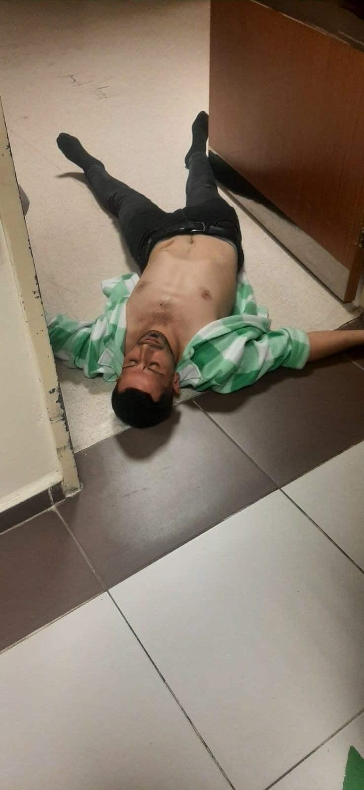 <p>Burada işyerinin bulunduğu kata kadar çıkan grup, katın girişinde bulunan demir kapının kilitli olmasından dolayı işyerine çıkamadı.</p>