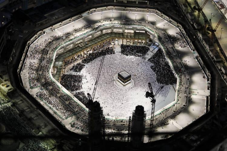 <p>Sağlık Bakanlığı da belirlenen kriterler çerçevesinde çalışmalarını başlattı.</p>

<p>Önümüzdeki günlerde, hacı adaylarının kolay ve hızlı bir şekilde rapor almalarını sağlayacak çalışmanın kamuoyuna açıklanması bekleniyor.</p>
