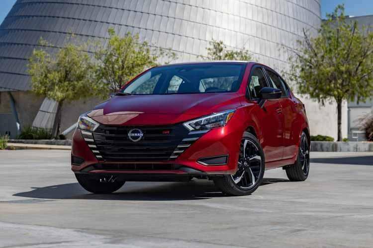 <p><span style="color:#B22222"><strong>14)  NISSAN VERSA</strong></span></p>
