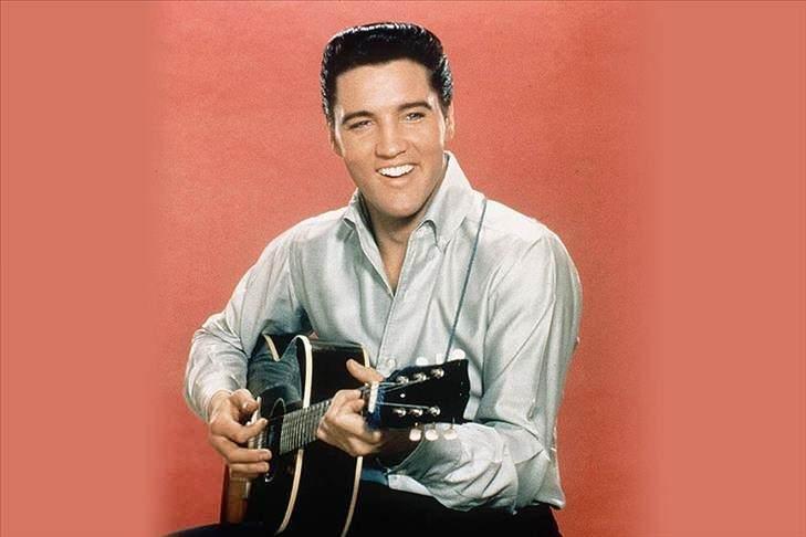 <p><strong><span style="color:#B22222">6)  ELVIS PRESLEY</span>  |  1977'de öldü - Şarkıcı</strong></p>

<p> </p>

<p>Geçen yaz, tuhaf bir kimlik hırsızlığı komplosu, Elvis'in Memphis'teki Graceland malikanesini en yüksek teklifi verene satmakla tehdit etti, ancak zamanında engellenerek mülk, şu anda torunu aktris Riley Keough tarafından kontrol edilen Presley'in mirasının tam mülkiyetinde kalmaya devam etti. </p>
