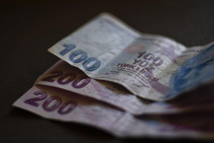 <p><strong>Kasım 2025 memur maaşları tablosu</strong>, verilen enflasyon ve zam oranlarına (%10.25 toplam, %5 fark, %11 toplu sözleşme, toplam %16.56) göre güncellenmiş haliyle:</p>
