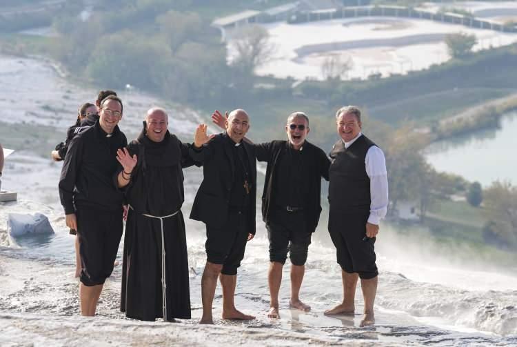 <p>Vatikan Devlet Başkanı ve Katoliklerin ruhani lideri Papa 14. Leo'nun Türkiye'ye yapacağı ziyaretten önce Papa'nın Genel Vekili Kardinal Baldassare Reina'nın da bulunduğu heyet, Denizli’yi gezdi.</p>

<p> </p>
