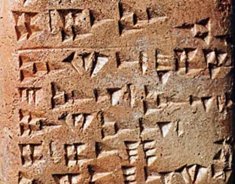 <p><strong>İNSANLIK TARİHİNİN EN ESKİ MÜZİĞİ</strong></p>

<p>Bu tabletlerin diğer tabletlerden farkı üzerinde melodilerin yani notaların yer alması. Dünyanın ilk melodileri olarak bilinen 36 toprak tablet tarihin en eski şarkısına ev sahipliği yaptı.</p>
