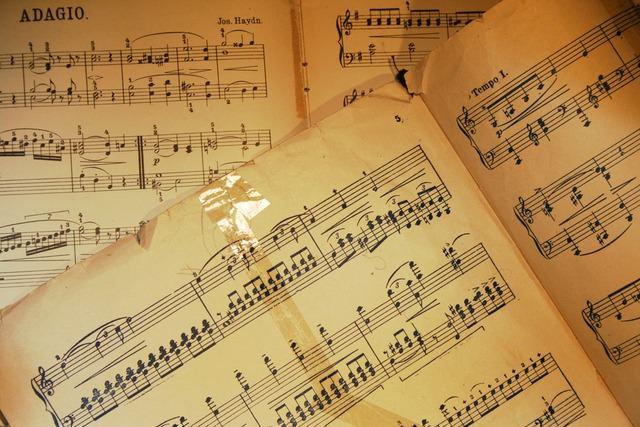 <p>Üçüncü albümleri Drif’te, 'Nikkal' adını verdikleri yorumla Hurri ilahisini yeniden canlandırdılar. Üye Christopher Juul, "Biz bir cevap peşinde değiliz; sadece o çağın atmosferini hissettirmek istiyoruz," diyor.</p>

<p> </p>
