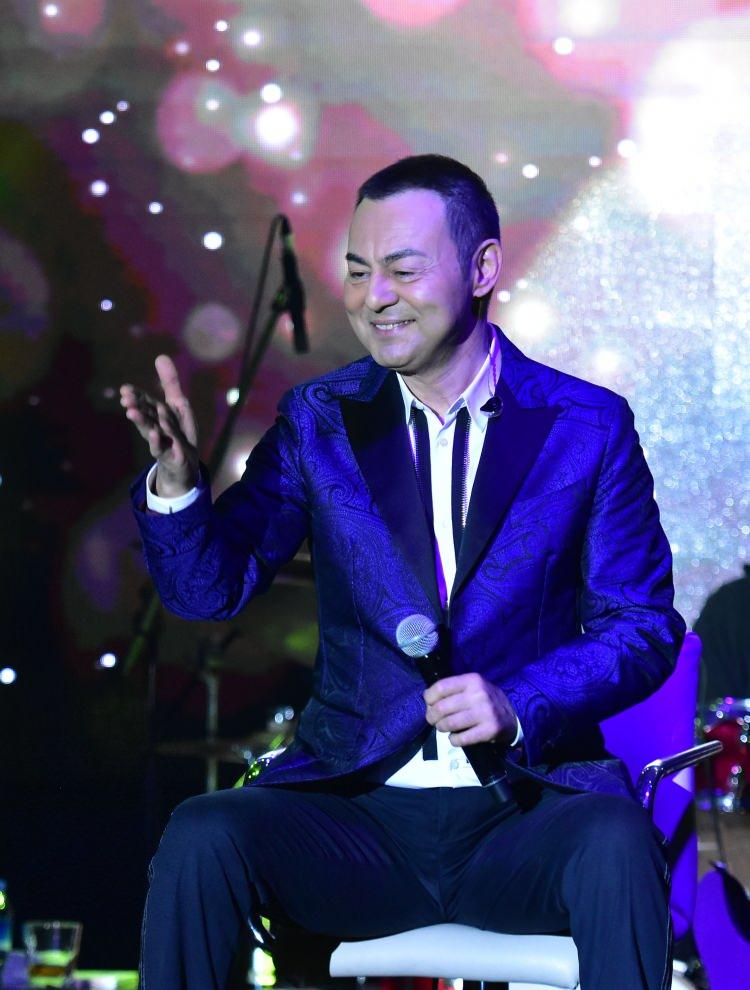 <p><span style="color:#FF0000"><strong>"PARAYI KOYACAK YER BULAMAZDIM"</strong></span></p>

<p><strong>Daha önce yaptığı açıklamalarda çok fazla para kaybettiğini sık sık dile getiren Ortaç, "Ben parayı koyacak yer bulamayacak kadar çok para kazandım. Ben çok kazandım, Allah bana verdi.</strong></p>
