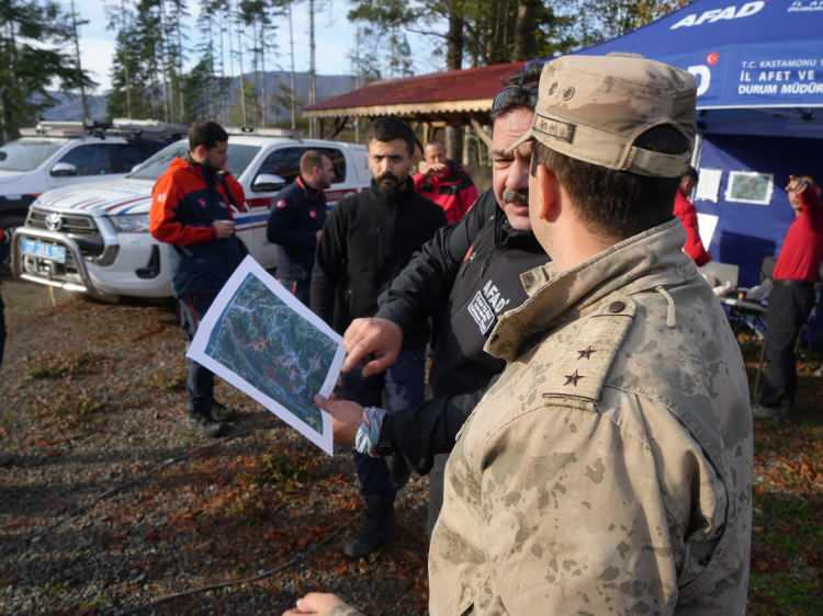 <p>Daha önce böyle bir durum yaşanmadığını da kaydeden Helvacı, "İlk defa böyle bir durum oluyor. Çarşıya çıkardı. Benden habersiz uzak bir yere gitmezdi. Hastaneye gidecekse bile, ‘hastaneye gideceğim, buraya gideceğim’ derdi. Mutlaka nereye gidecekse haberim olurdu. </p>

<p> </p>
