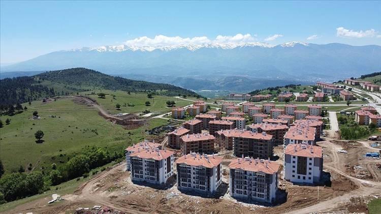 <p> Orhaneli: <span style="color:#A52A2A"><strong><em>175 konut.</em></strong></span></p>
