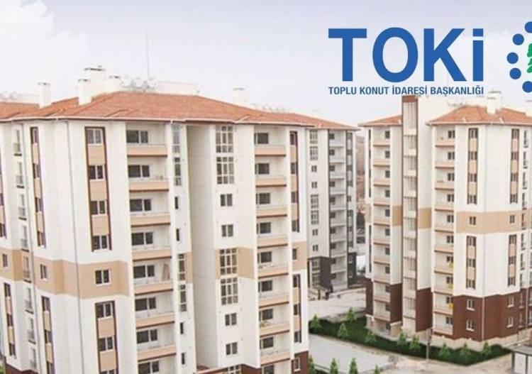 <p>Projelerin finansmanının<strong><em> Emlak Katılım Bankası, Halk Bankası ve Ziraat Bankası </em></strong>iş birliğiyle yürütüleceğini belirten Gürkan, dar ve orta gelirli vatandaşların uzun vadeli ödeme kolaylıklarıyla ev sahibi olma fırsatına kavuşacağını ifade etti.</p>
