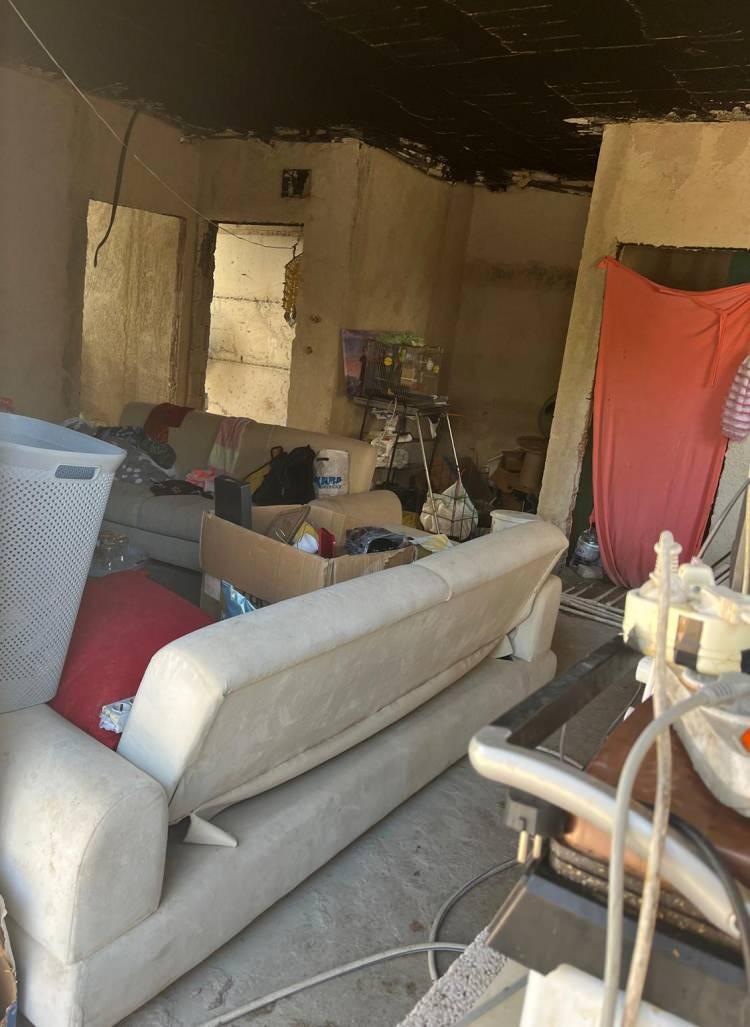 <p><span style="color:#A52A2A"><strong>"18 AYDA TESLİM EDECEKTİM"</strong></span></p>

<p> </p>

<p>Zor günler yaşadığını belirten Bektaş, <strong>"Kabası bittiğinde arsa sahipleri inşaata taşındı. Bir türlü çıkaramadık kendilerini. 18 ay içerisinde teslim edecektik ama 10 aydan sonra inşaata hiçbir işlem yapamadık. Ustalarla kavga edip, çalıştırmıyorlar. Gelen kişileri 'Çalışamazsınız' diyerek kovuyorlar. Polisi çağırdığımızda kaçıyorlar. Maddi ve manevi çok zararım var. Bunlar yüzünden devam eden diğer işlerim de aksıyor. İnşaat devam ederken satış yaptığım kişiler var. Onlarla da ters düştük." diye konuştu.</strong></p>
