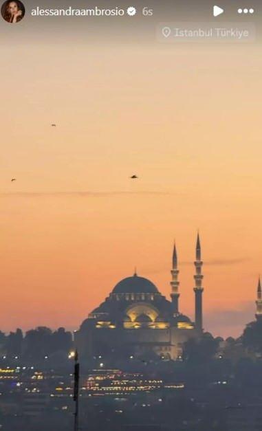 <p><strong>İlk olarak Boğaz manzaralı bir kareyi sosyal medya hesabından paylaşan ünlü model, İstanbul'un enerjisini çok sevdiğini dile getirdi.</strong></p>
