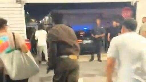 <p><span style="color:#B22222"><strong>"TEHDİT BULUNMADI"</strong></span></p>

<p> </p>

<p>Üs yönetimi, "Joint Base Andrews ilk müdahale ekipleri olay yerine sevk edildi, acil bir tehdit olmadığına karar verdi ve olay yerini Özel Soruşturma Bürosu’na devretti" açıklamasını yaptı.</p>
