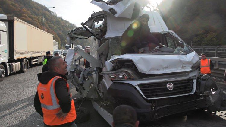 <p><strong><span style="color:rgb(178, 34, 34)">MİNİBÜS SÜRÜCÜSÜ YARALANDI</span></strong></p>

<p>Kazada minibüsün sürücüsü A.Y. yaralandı. </p>
