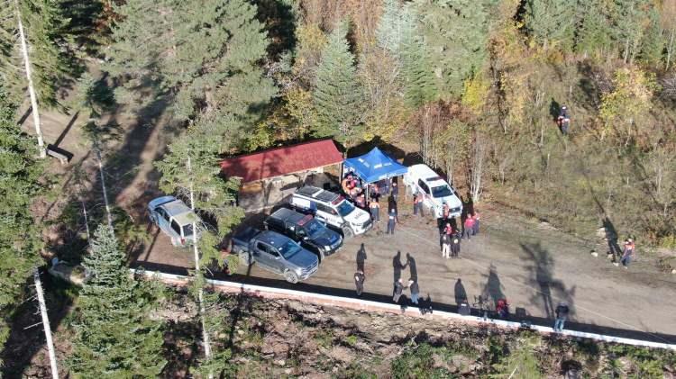 <p>"Umudumuz devam ediyor" ifadelerine yer veren Helvacı, "İnşallah bulunur. Temennimiz o yönde. Bütün devlet kurumları burada, devletimiz yanımızda" dedi.</p>
