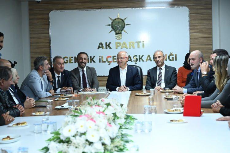 <p><span style="color:#B22222"><strong>"DEĞİŞİM MAHALLEDEN BAŞLAR"</strong></span></p>

<p> </p>

<p><br />
Her zaman sahada vatandaşla iç içe olduklarını vurgulayan Gürkan, <strong><em>"Sahayı dinliyoruz. Değişim mahalleden başlar. Bugün dünyada herkes Türkiye’nin başarılarıyla gurur duyuyor. Milli iradenin sandığa en güçlü şekilde yansıdığı ülke Türkiye’dir"</em></strong> ifadelerini kullandı.</p>
