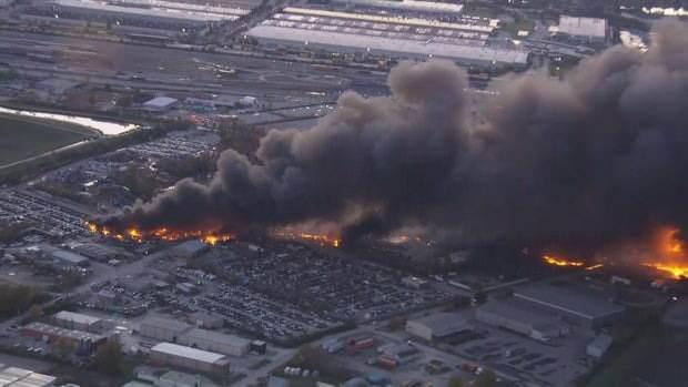 <p>ABD’nin Kentucky eyaletinde bir kargo uçağının kalkıştan hemen sonra düşmesi sonucu 7 kişinin öldüğü, 11 kişinin yaralandığı bildirildi.</p>
