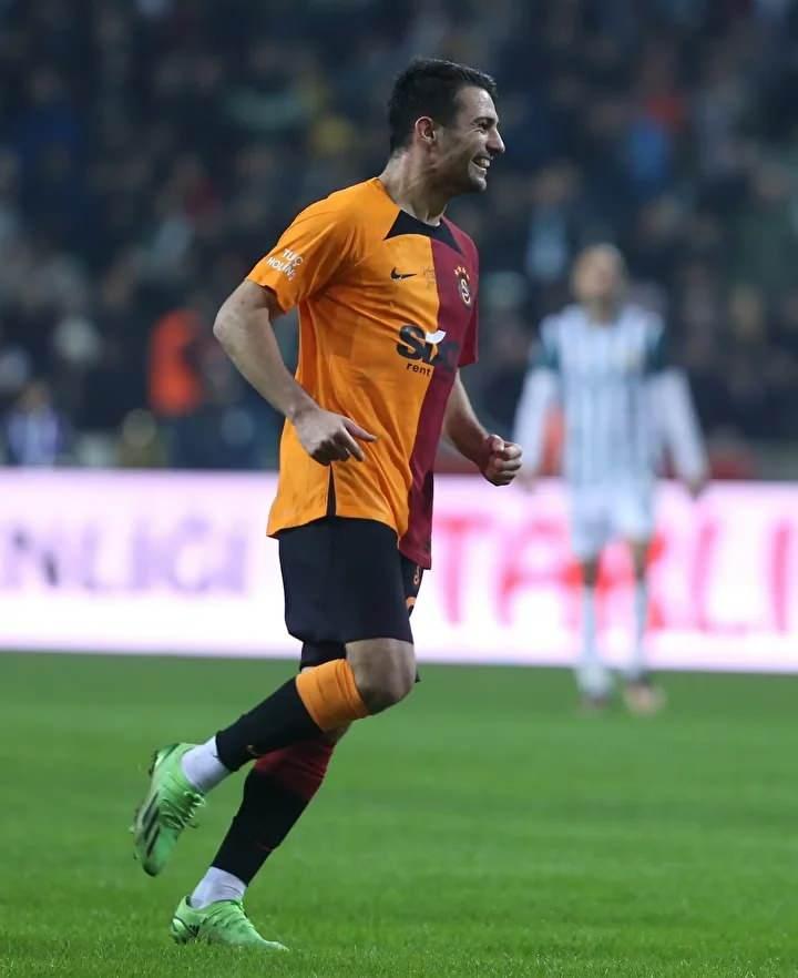 <p>Fransız sağ bek Leo Dubois, futbolu bırakma kararı aldığını duyurdu.</p>

<p> </p>
