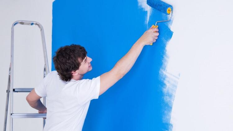 <p><strong>Kısacası uzmanlar, bir yandan huzur bir yandan da duygusal uzaklığı temsil eden mavi rengin psikolojik rahatsızlık yaşayan kişiler tarafınfan yoğun rağbet görmesini şöyle açıklıyor:</strong></p>

<p><strong>"Kontrolü kaybetmekten korkuyorlar ama hislerini de ifade edemiyorlar. Mavi, onların bu çelişkili dünyasını yansıtıyor."</strong></p>
