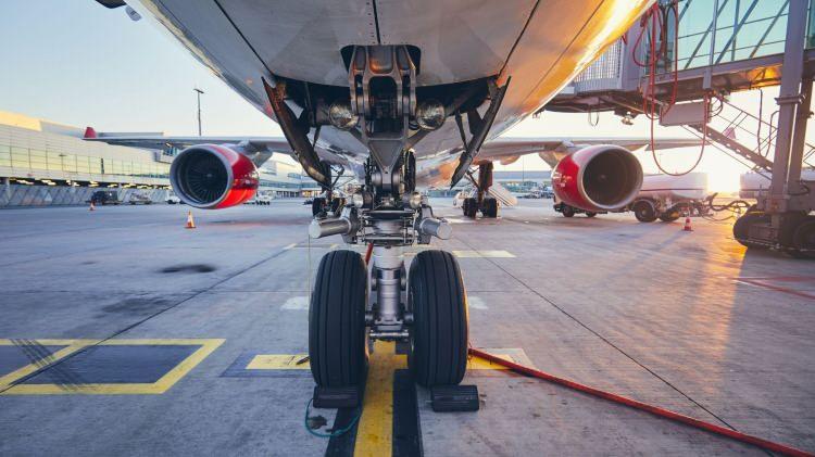 <p><strong>Uçak, acil iniş pisti olarak bilinen izole bir alana iniş yaptı ve polis ve bomba imha ekipleri detaylı arama gerçekleştirdi.</strong></p>
