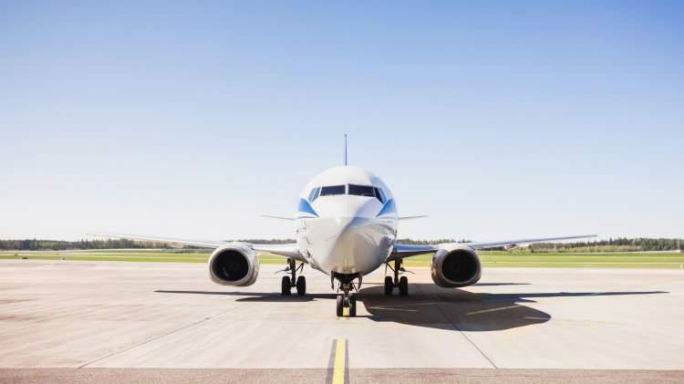 <p><span style="color:#FF0000"><strong>HAVAYOLU ŞİRKETİ AÇIKLAMA YAPTI</strong></span></p>

<p><strong>Yapılan arama çalışmalarının sonucunda herhangi bir patlayıcıya rastlanmadığı bildirildi ve Frontier Airlines, yaptığı açıklamada şu ifadelere yer verdi:</strong></p>

<p><strong>"3 Kasım Pazartesi günü Denver-Dallas seferi sırasında bir kabin görevlisi uçak tuvaletinde tehdit içerikli bir not buldu. Uçak güvenli şekilde indi. Yapılan incelemedi tehdidin bir gerçekliğinin bulunmadığı belirlendi."</strong></p>
