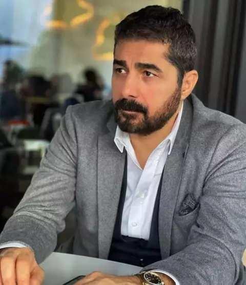 <p>Ünlü sanatçının oğlu hakkında tedbir kararı aldırması ve elektronik kelepçe takılması, ikili arasındaki krizin boyutunu gözler önüne sermişti.</p>
