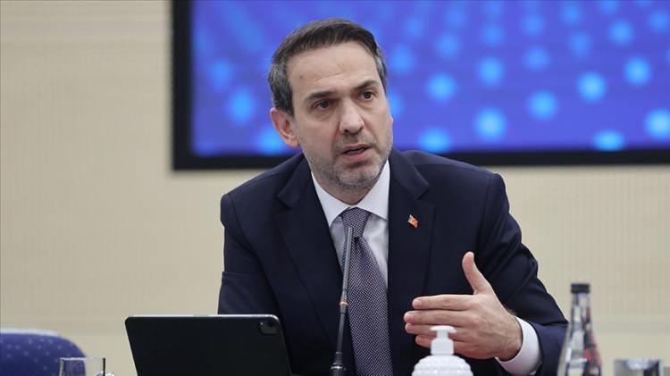 <p>Altın fiyatları 4 bin dolarları aşan bir noktaya geldi. Altında devlet hakkını yüzde 25’e çıkardık. Türkiye’de altın madeni işletecekseniz, yerli veya yabancı fark etmez, ürettiğiniz altının yüzde 31,25’ini devlet hakkı olarak vereceksiniz.</p>
