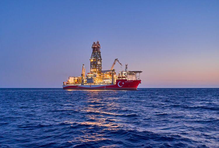 <p><span style="color:#B22222"><strong>ABDÜLHAMİD HAN SONDAJ GEMİSİ, KARADENİZ GÖREVİNDE 1 YILINI TAMAMLADI</strong></span></p>

<p>Enerji ve Tabii Kaynaklar Bakanlığından yapılan açıklamaya göre, Türkiye'nin 4'üncü sondaj gemisi olan Abdülhamid Han sondaj gemisi, 2022'de Türkiye Petrolleri Anonim Ortaklığı (TPAO) envanterine dahil edildi.</p>

<p> </p>
