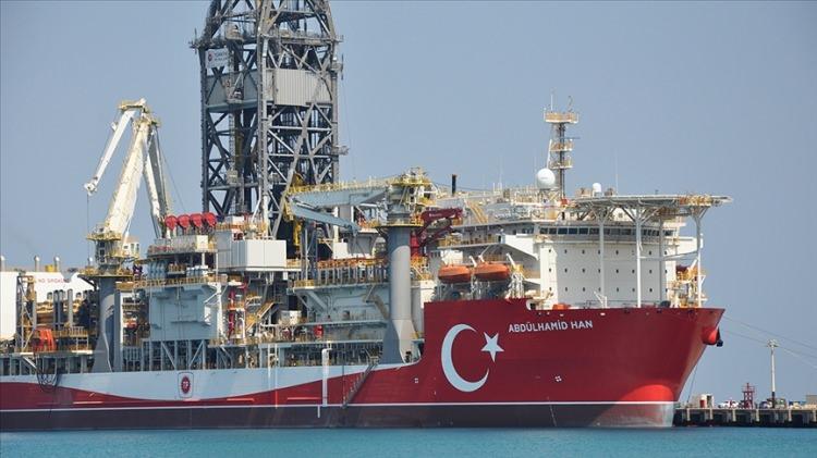 <p>Bu miktar ile Türkiye'deki konutların doğal gaz ihtiyacının yaklaşık 3,5 yıl boyunca karşılanabildiği, söz konusu doğal gaz keşfinin ekonomik değerinin ise 30 milyar dolar olduğu hesaplanıyor." ifadeleri kullanıldı.</p>
