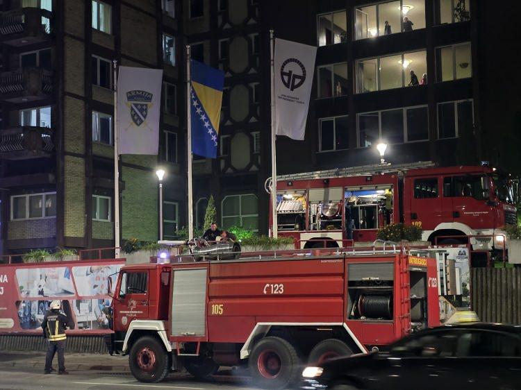 <p>Yangında çok sayıda kişinin öldüğü bildirilirken, yaralı olarak kurtarılan çok sayıda kişinin de hastanelere kaldırıldığı açıklandı.</p>

<p> </p>
