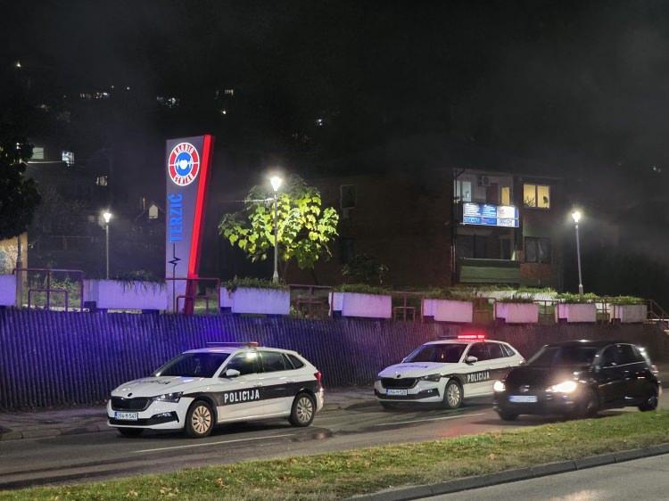 <p>Ekipler, kontrol altına alınan yangında arama kurtarma çalışmalarını sürdürüyor.</p>

<p> </p>
