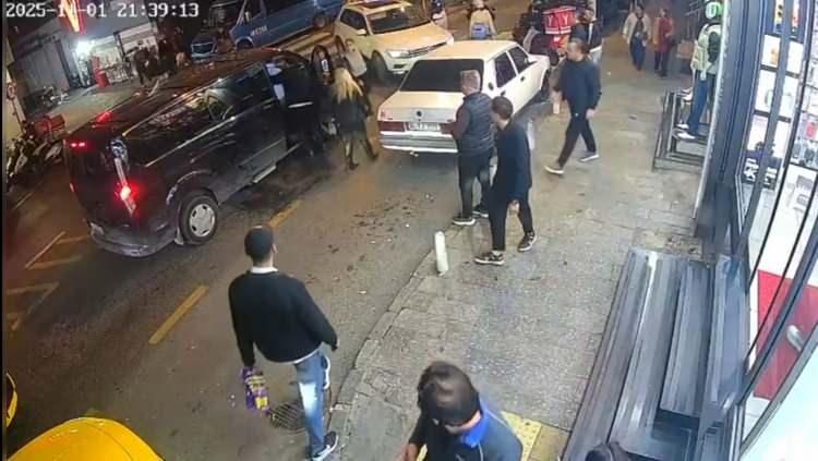 <p>Şüphelilerin poliste suç kayıtlarının olmadığı öğrenilirken, olayda ağır yaralanan Recep Burhan Ataman’ın ise 'Genel güvenliğin kasten tehlikeye atılması', 'Trafik güvenliğini tehlikeye atma', 'Ateşli silahlar kanununa muhalefet' suçlarından poliste suç kaydı olduğu ortaya çıktı.</p>

<p> </p>

<p><em>Kaynak: DHA</em></p>
