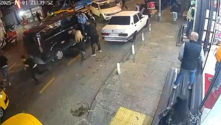 <p><span style="color:#A52A2A"><strong>KAĞITHANE POLİSİ YAKALADI </strong></span></p>

<p> </p>

<p>Olayın ardından çalışma başlatan Kağıthane Devriye Ekipler Amirliği polisleri, güvenlik kamera görüntülerini inceleyerek Ataman’ın kız arkadaşlarının ifadesine başvurdu.</p>
