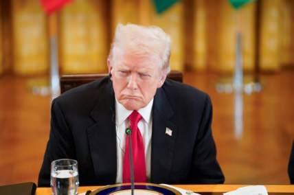 <p>Bu yıl, AB Komisyonu Başkanı Ursula von der Leyen, Rusya Devlet Başkanı Vladimir Putin ve Çin lideri Şi Cinping, Orta Asya liderleriyle zirveler yapmak için bölgeyi ziyaret etmişlerdi.</p>

<p><br />
ABD ile Çin arasında "nadir toprak elementleri" konusundaki rekabet hızlanırken, her iki ülkenin de söz konusu Orta Asya ülkeleriyle yakın ilişkiler kurmaya çalıştıkları kaydediliyor.</p>

<p><br />
Kazakistan, nadir toprak elementleri rezervlerinin yanı sıra dünyanın en büyük uranyum üreticisi konumunda bulunuyor. Özbekistan devasa altın rezervlerine sahip durumda ve Türkmenistan ise çok sayıda doğalgaz üretim bölgesine sahip.</p>

<p> </p>
