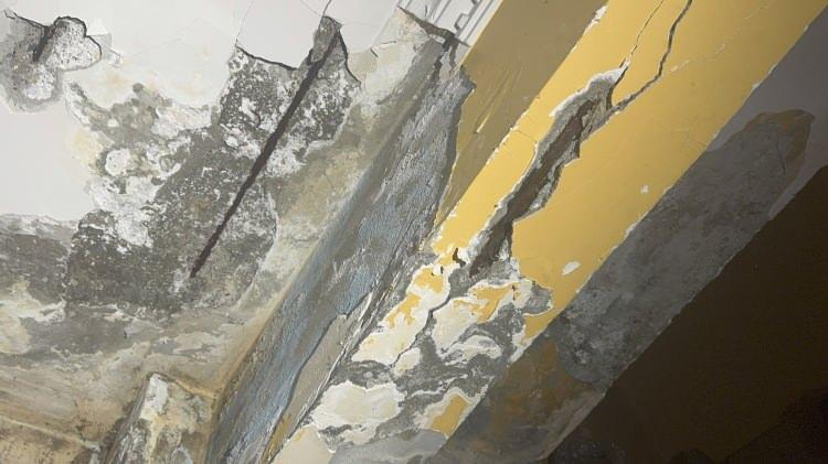 <p><span style="color:#A52A2A"><strong>İNCELEME YAPILDI</strong></span></p>

<p> </p>

<p>Ekipler binada detaylı inceleme yaptı.</p>

<p>İlk belirlemelere göre binada yapısal hasar tespit edilirken, kesin sonuç için hazırlanan teknik raporun yaklaşık bir hafta içinde çıkacağı bildirildi.</p>
