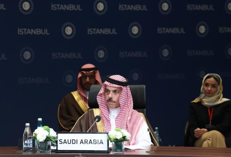 <p>Toplantı öncesinde Fidan, Endonezya Dışişleri Bakanı Sugiono, Pakistan Dışişleri Bakanı Muhammed İshak Dar, Suudi Arabistan Dışişleri Bakanı Faysal bin Ferhan Al Suud, Ürdün Dışişleri Bakanı Eymen es-Safedi ve BAE ile Katar'ın temsilcileriyle aile fotoğrafı çektirdi.</p>
