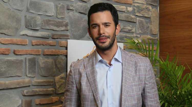 <p>BARIŞ ARDUÇ – 3.5 MİLYON TL</p>

<div> </div>

<div>ATV'nin bir diğer yüksek bütçeli dizisi Aşk ve Gözyaşı ile izleyici karşısına çıkan Barış Arduç, bölüm başına 3.5 milyon TL kazanıyor. Oyuncunun 13 bölümlük ücretini peşin aldığı ve toplamda 45.5 milyon TL aldığı öğrenildi.</div>
