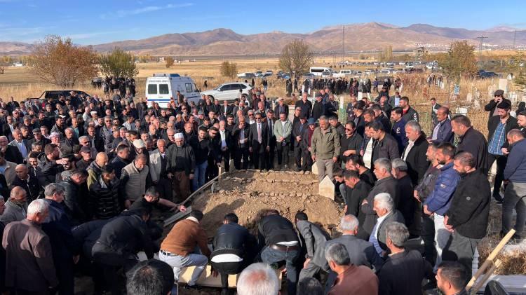 <p>Diğer yaralıların hastanedeki tedavilerinin devam ettiği belirtildi. </p>
