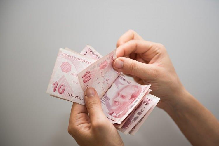 <p><span style="color:#B22222"><strong>Türkiye Finans: </strong></span></p>

<p> </p>

<p>12 bin liraya kadar emekli promosyonu fatura talimatı, yedek hesap ve kredi kartı başvurusu gibi şartlarla ek promosyonlar ve bonuslarla 29 bin 500 liraya kadar çıkıyor.</p>

<p> </p>
