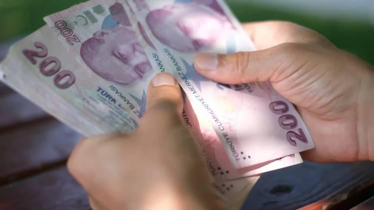 <p><span style="color:#B22222"><strong>CAYMA BEDELİNE DİKKAT</strong></span></p>

<p><br />
Emekli maaş promosyon süresi dolmadan başka bankaya geçmek isteyenler, mevcut bankalarına cayma bedeli ödeyerek bu işlemi yapabiliyor. </p>

<p> </p>
