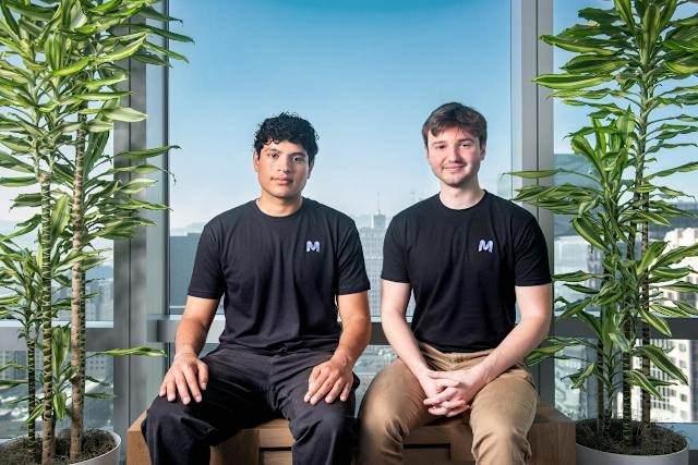 <p><strong>Her biri şirkette yaklaşık %22'lik hisseye sahip olan 22 yaşındaki 3 genç, ulaştıkları servetle önceki tüm rekorları altüst etti.</strong></p>
