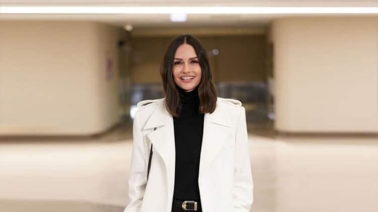 <p><strong>Bir döneme damga vuran 'Doktorlar' dizisindeki performansıyla hafızalara kazınan Yasemin Ergene, 2011 yılında İzzet Özilhan ile nikah masasına oturduktan sonra oyunculuğu bırakma kararı almıştı. Kendisine bambaşka bir hayat çizen Ergene, geçtiğimiz eylül ayında 14 yıllık evliliğini noktalama kararı aldı.</strong></p>
