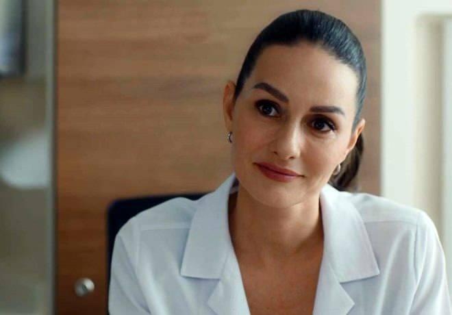 <p><span style="color:#FF0000"><strong>"KAYINVALİDE" SORUSUNU YANITSIZ BIRAKTI</strong></span></p>

<p><strong>Konu hakkında sessizliğini koruyan Ergene, önceki gün Etiler'de bir kafeden çıkarken görüntülendi. Basın mensuplarının eski kayınvalidesini takipten çıkarması hakkındaki sorularını yanıtsız bırakan ünlü isim, "Teşekkür ederim" demekle yetindi.</strong></p>
