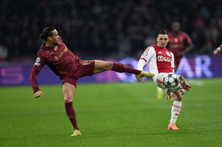 <p>RTL: Osimhen, Ajax'ı Şampiyonlar Ligi'nde yeni bir hayal kırıklığına uğrattı. Ajax, Şampiyonlar Ligi'nde en kötü performansı gösteren takım olmaya devam ediyor.</p>
