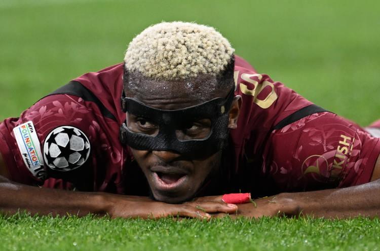 <p>Voetbalzone: Victor Osimhen, kusursuz bir üçlemeyle Ajax'ı bizzat katletti. Ajax Şampiyonlar Ligi'nde ağır bir yenilgi aldı. Amsterdam ekibi ise sadece iki zayıf şut atabildi.</p>
