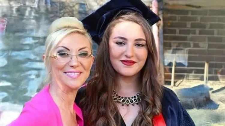 <p><strong>Sosyal medya hesabında annesiyle çekilen bir fotoğrafını paylaşan Gülter</strong>, fotoğrafın altına şu notu düştü:</p>
