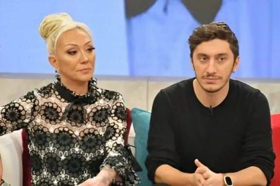 <p><span style="color:#800080"><em><strong>"Evet, yaklaşık 3 yıl önce KADES olayı yaşandı. Annem çok alkol almıştı, dışarı çıkıp gezmek istedi. Alkol aldıktan sonra annemin tansiyonla ilgili problemleri oluyordu. Dışarı çıkmasını istememiştim. Ben de kapıyı kilitledim. 'Aç kapıyı yoksa KADES'i ararım, aldırırım seni' dedi. Ben de 'tamam aldır' dedim. Kapıyı bir açtım, bütün Çınarcık Karakolu evde. Annemle birlikte karakola gittik, 2 - 3 saat sonra da eve döndük."</strong></em></span></p>
