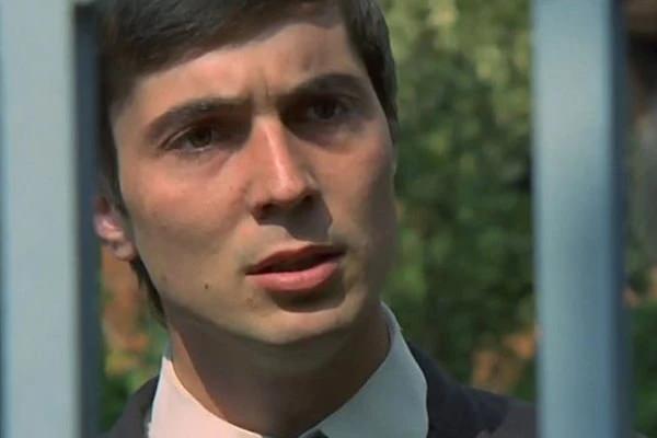 <p>Sadece oyunculukla sınırlı kalmayan Sezerel, <strong>yönetmenlik, senaristlik ve yönetmen yardımcılığı</strong> alanlarında da önemli işlere imza attı.</p>
