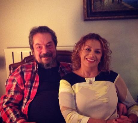 <p>Ahmet ve Ayşen Sezerel'in evli olduğunu ilk kez öğrenen takipçiler ise şaşkınlıklarını gizleyemezken, Ahmet Sezerel ve Ayşen Sezerel, <strong>29 yıldır mutlu bir evlilik sürdürüyor. </strong></p>
