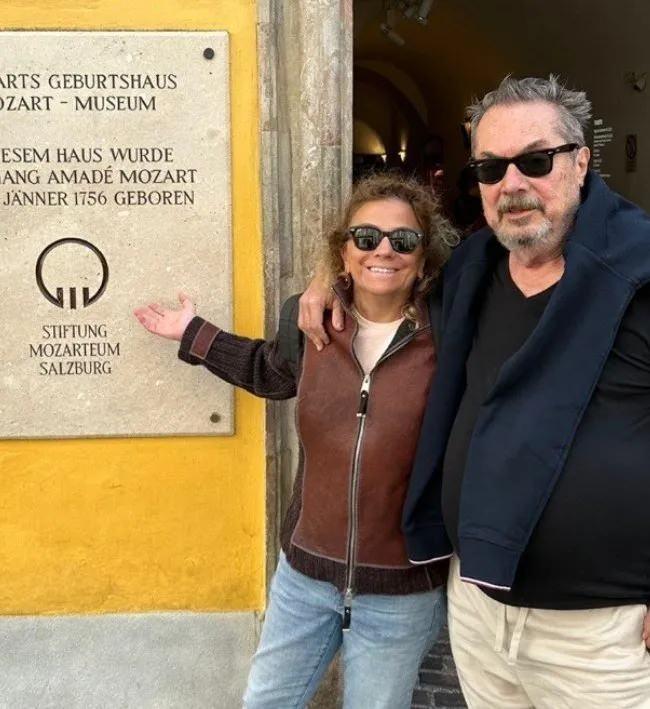 <p>Çift, zaman zaman sosyal medya hesaplarından birlikte paylaştıkları karelerle sevenlerinden yoğun ilgi görüyor.</p>
