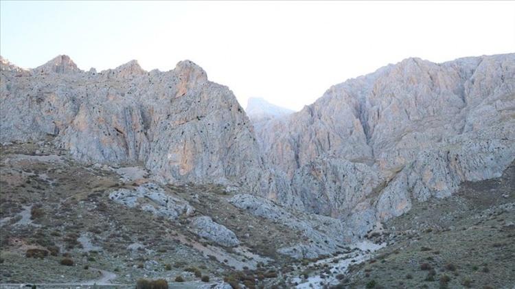 <p><span style="color:#B22222"><strong>62. NİĞDE - </strong></span></p>

<p> </p>

<p>Aladağlar</p>
